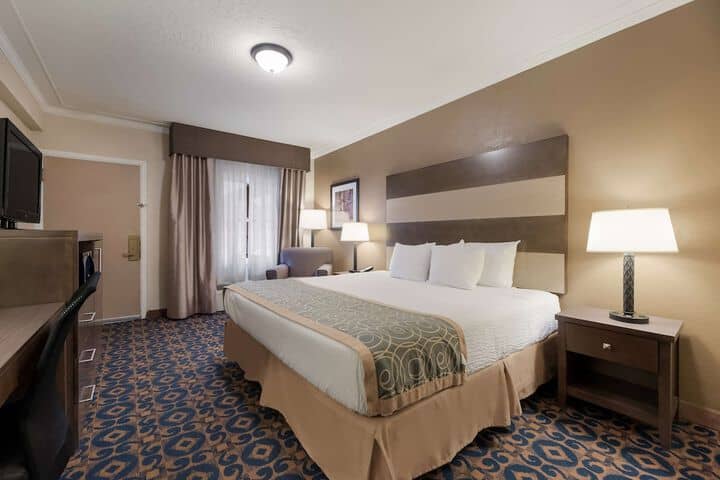 Room 13 of 30