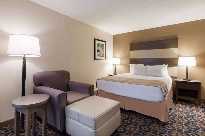 Room 10 of 30