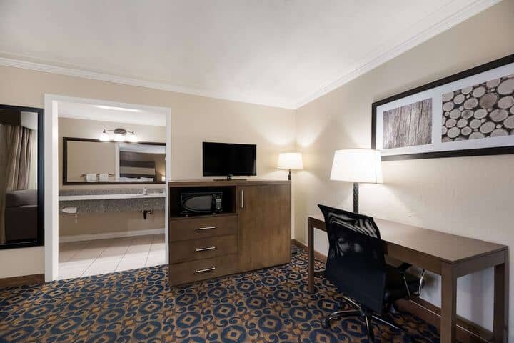 Room 16 of 30