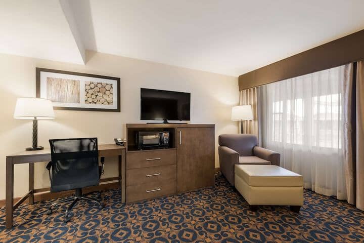 Room 6 of 30