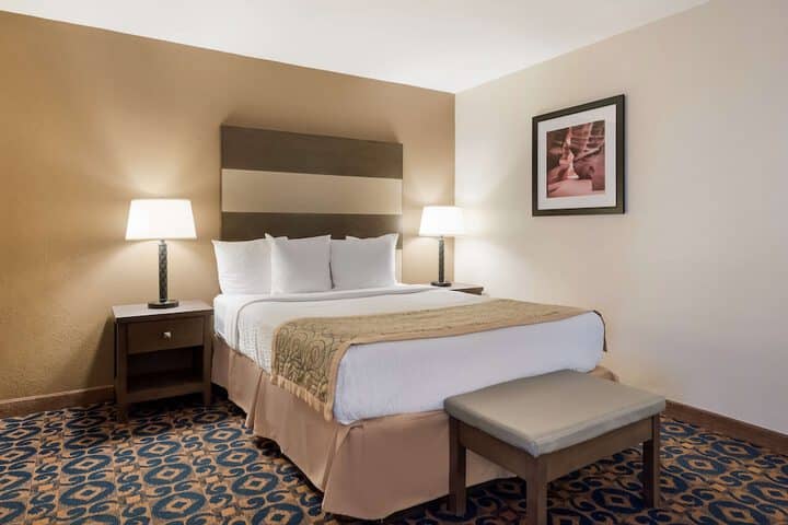 Room 4 of 30